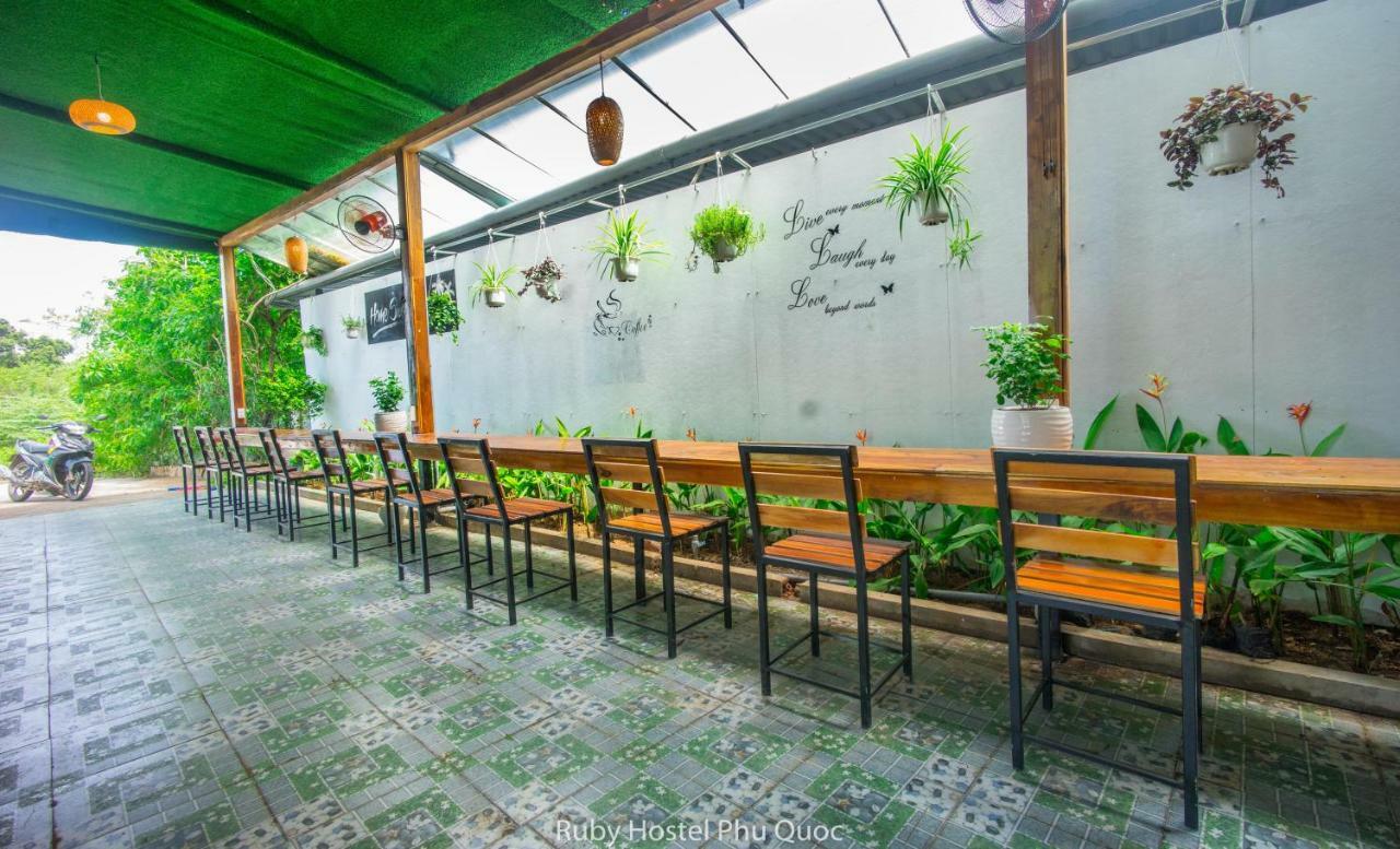 Ruby Phu Quoc Hostel Exteriör bild