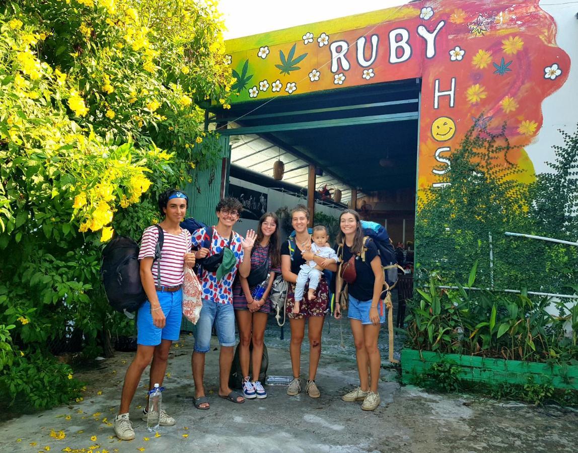Ruby Phu Quoc Hostel Exteriör bild